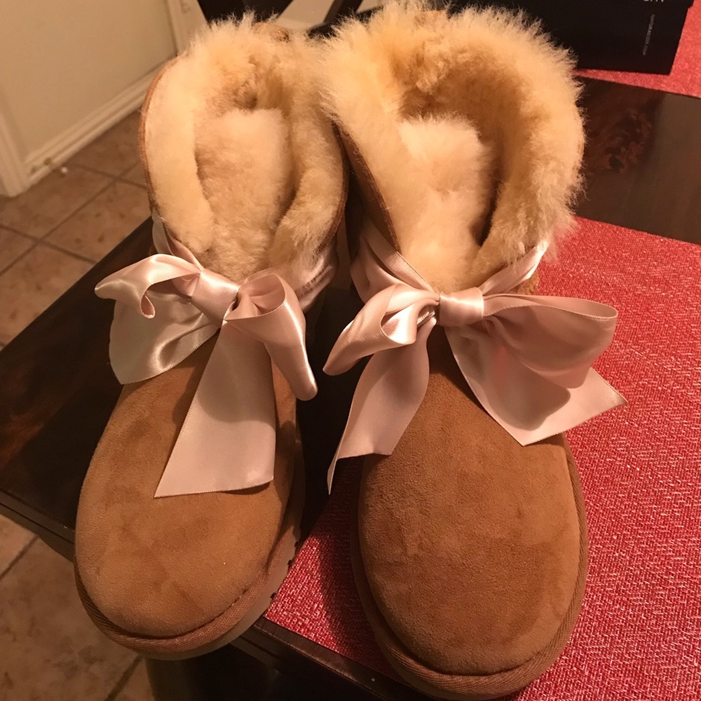 Ugg Gita Bow Mini Boot Women’s/Big Girl Ss 6